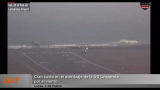 Gran susto en el aterrizaje de la UD Lanzarote por el viento Gran susto en el aterrizaje de la UD Lanzarote por el viento