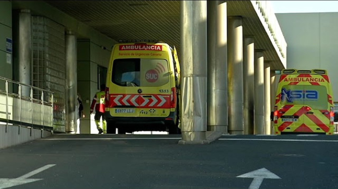 Un ciudadano alemán, en estado muy grave tras el choque de varios coches y un camión en la LZ-2