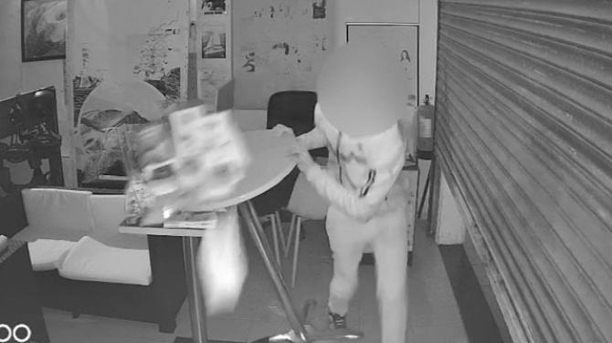 Asaltan un local en Costa Teguise y son 'cazados' por las cámaras y la Guardia Civil
