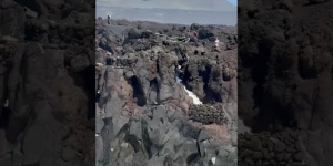 Desalojan la zona de Los Hervideros por el fuerte oleaje provocado por la borrasca Therese