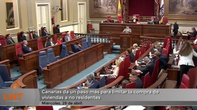 Canarias da un paso más para limitar la compra de vivienda a no residentes
