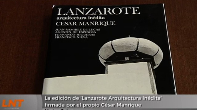 La edición de 'Lanzarote Arquitectura Inédita' firmada por el propio César Manrique La edición de 'Lanzarote Arquitectura Inédita' firmada por el propio César Manrique
