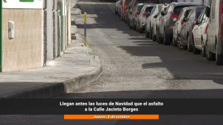 Llegan antes las luces de Navidad que el asfalto a la Calle Jacinto Borges Llegan antes las luces de Navidad que el asfalto a la Calle Jacinto Borges