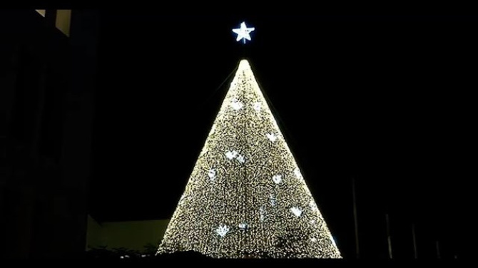 El espectacular encendido del Hotel Fariones da la bienvenida a la Navidad