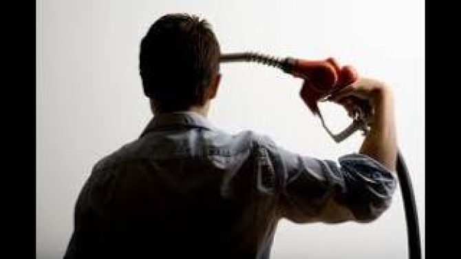 El transporte de Canarias alerta del encarecimiento del combustible y pide medidas urgentes de contención