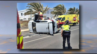 Dos turismos colisionan lateralmente al salir de la gasolinera de Costa Teguise Dos turismos colisionan lateralmente al salir de la gasolinera de Costa Teguise