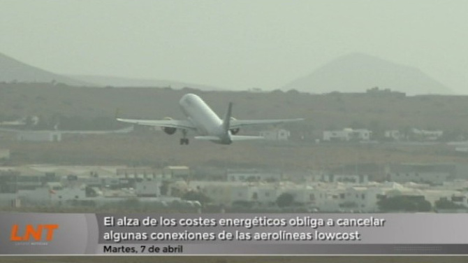 El alza de los costes energéticos obliga a cancelar algunas conexiones de las aerolíneas lowcost El alza de los costes energéticos obliga a cancelar algunas conexiones de las aerolíneas lowcost
