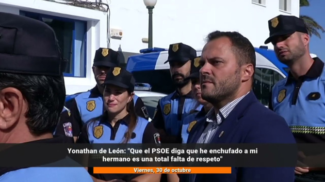 Yonathan de León: "Que el PSOE diga que he enchufado a mi hermano es una total falta de respeto" Yonathan de León: "Que el PSOE diga que he enchufado a mi hermano es una total falta de respeto"