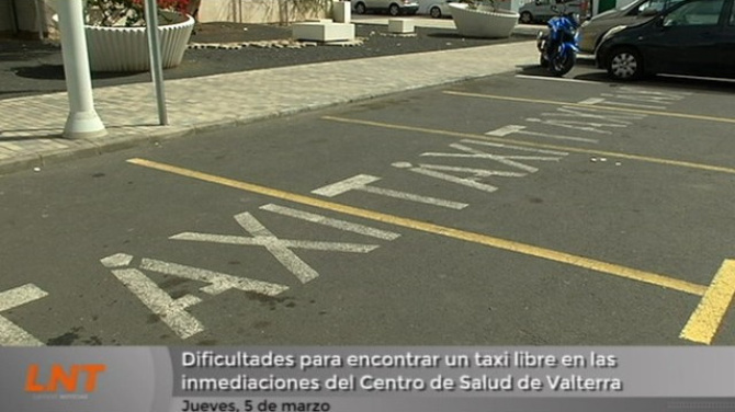 Dificultades para encontrar un taxi libre en las inmediaciones del Centro de Salud de Valterra