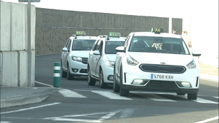 El Cabildo inicia el reglamento para declarar 'zona sensible' al Aeropuerto y al Puerto de Arrecife El Cabildo inicia el reglamento para declarar 'zona sensible' al Aeropuerto y al Puerto de Arrecife