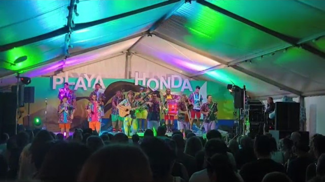 Arístides Moreno despide las fiestas de Playa Honda 