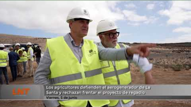Los agricultores defienden el aerogenerador de La Santa