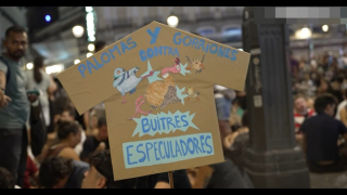La acampada por la vivienda resiste en Sol mientras el Gobierno choca por el "decreto Maricarmen" La acampada por la vivienda resiste en Sol mientras el Gobierno choca por el "decreto Maricarmen"